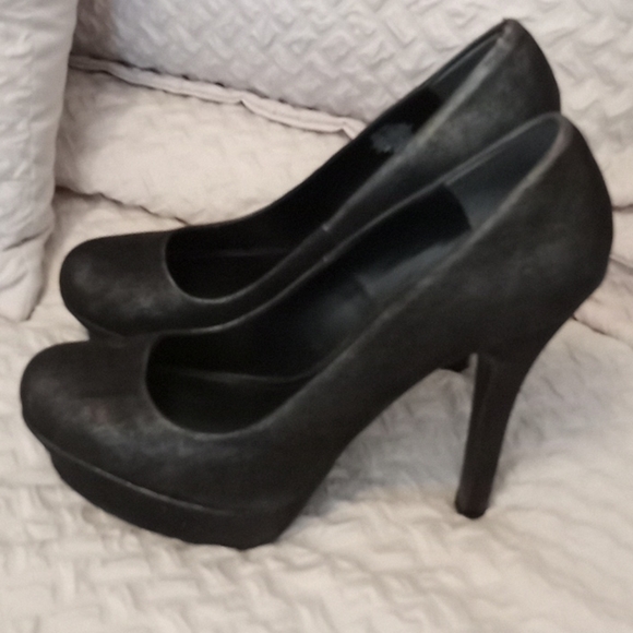 Shoes - Picture 3 of 4